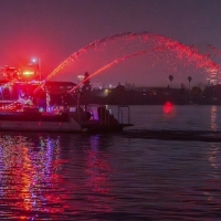 Oakland-LIghtedboat-Parade_2024_Alameda-fireboat