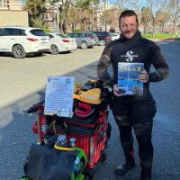 Our undercover agent, Bob Bodnar, grabbed this shot of diver Cayo of Maia's Diving with the new March issue just before he went under at Pier 40.
