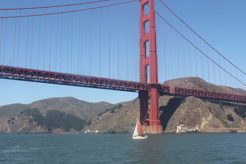 Small boat Golden Gate Bridge