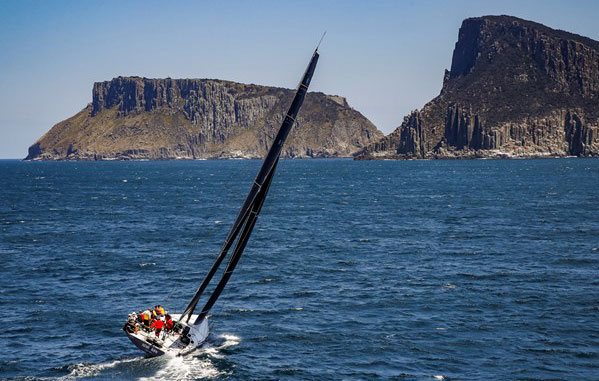 Ichi Ban approaches Tasmania