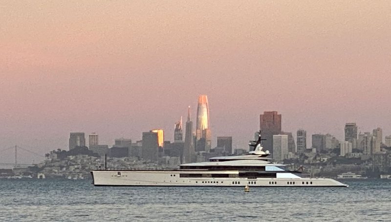 The yacht and the city