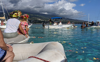 Cruiser's farewell in Moorea