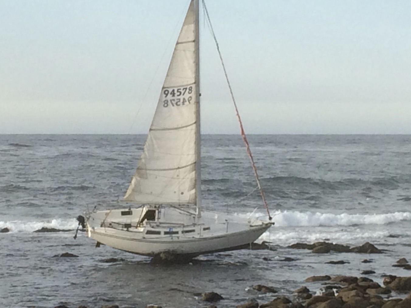 Rocks claim sailboats