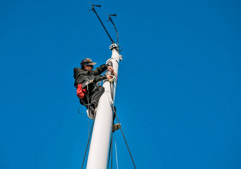 Rigger up the mast