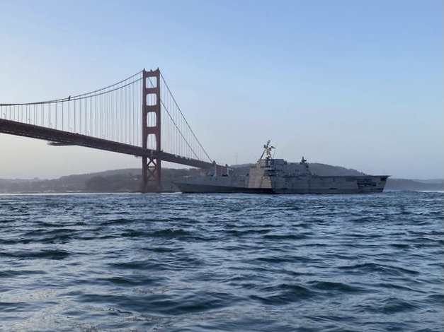 USS Oakland approaching Bridge