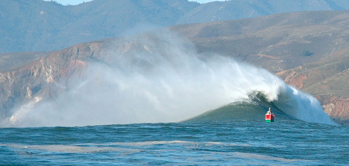 Wave at Point Bonita