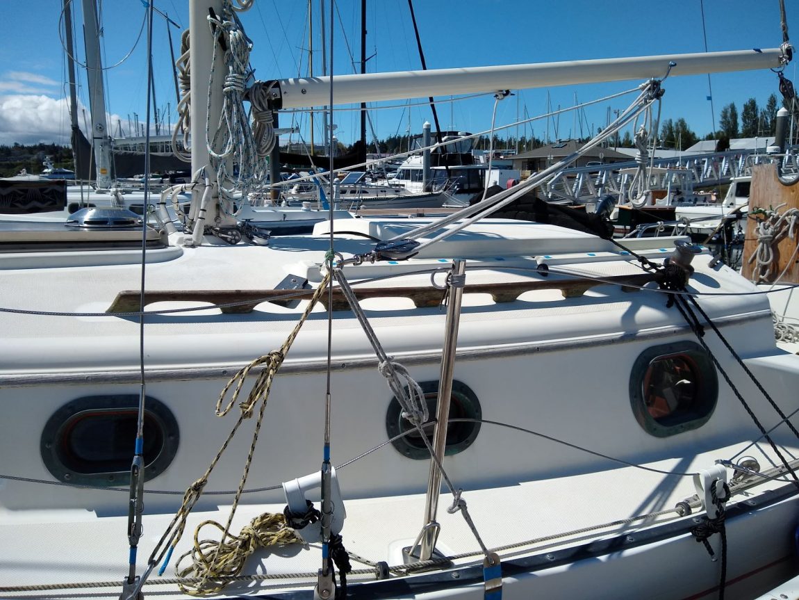 mast cradle on sailboat