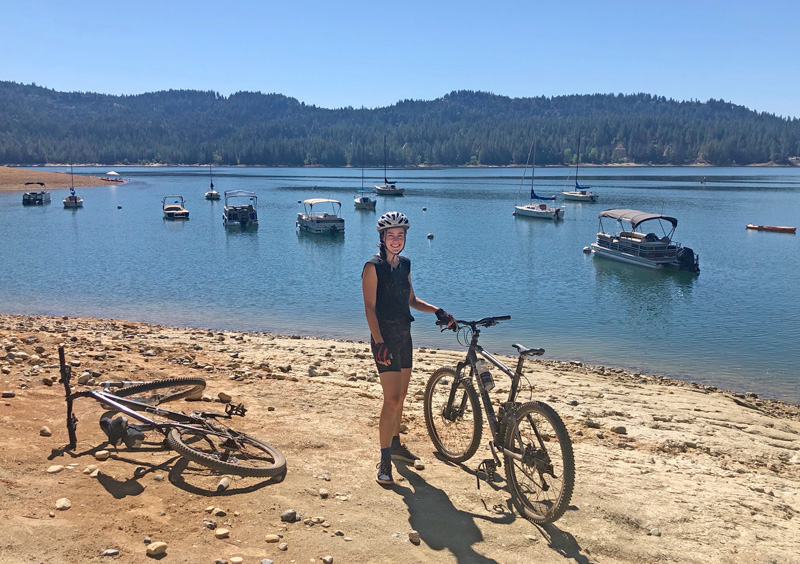 Bikes and boats at the lake