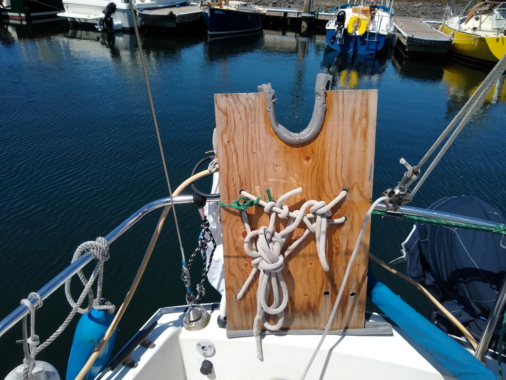 sailboat mast support