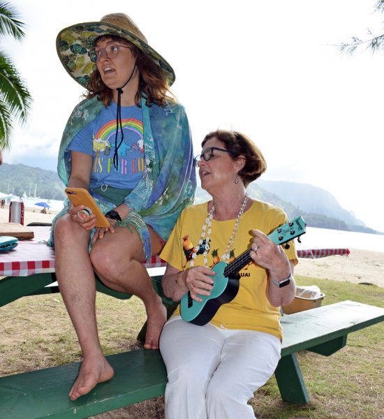 Two singers with ukuleles