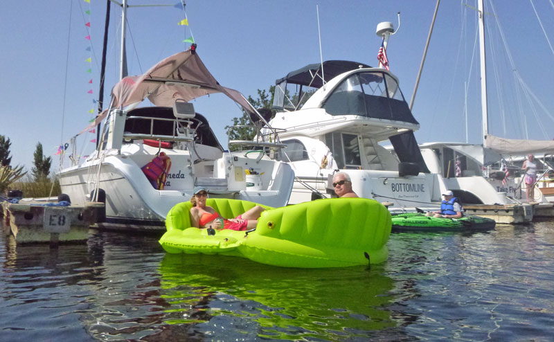Inflatable lounge