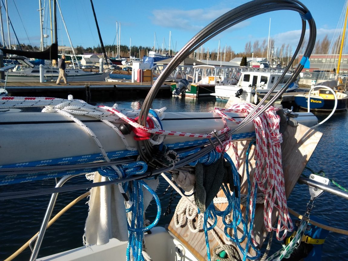 raising a sailboat mast