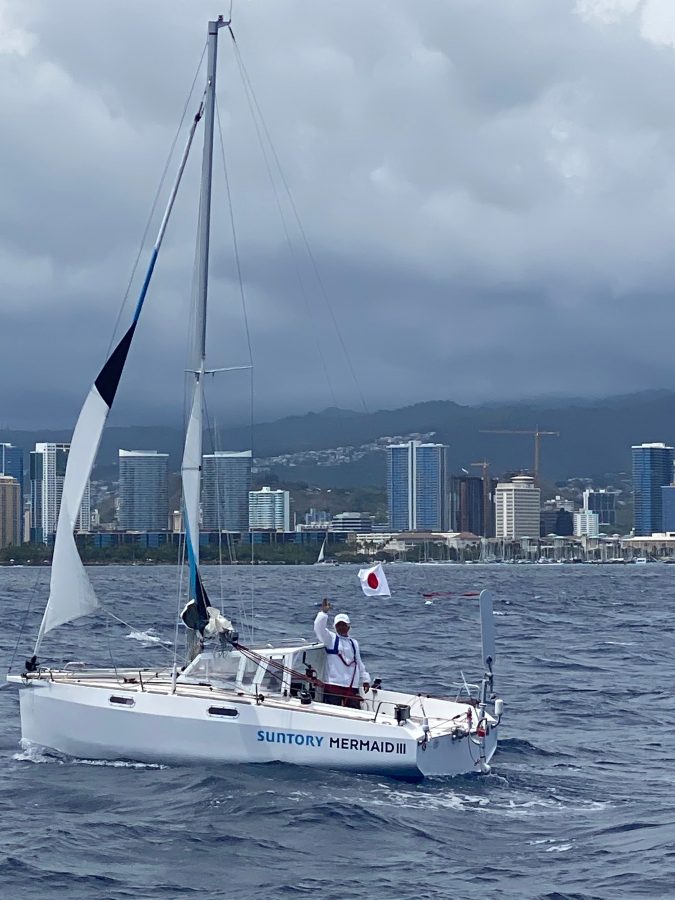 Kenichi Horie passing Hawaii