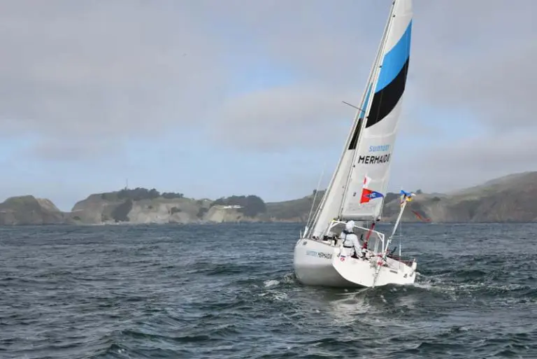 Kenichi Horie crosses the Pacific