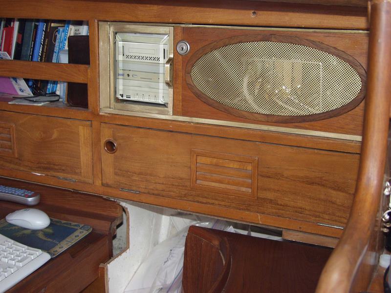 computer in Naked Liveaboard story