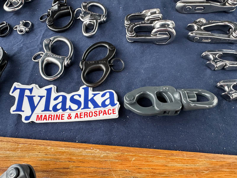 Tylaska plastic snapshackle