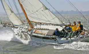 32 feet sailboat