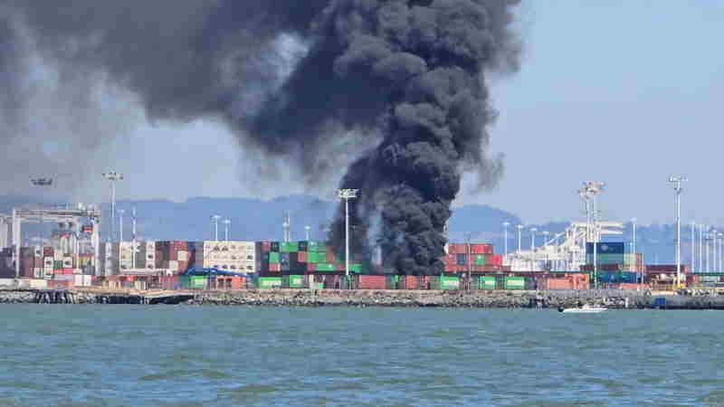 Port of Oakland smoke from fire.