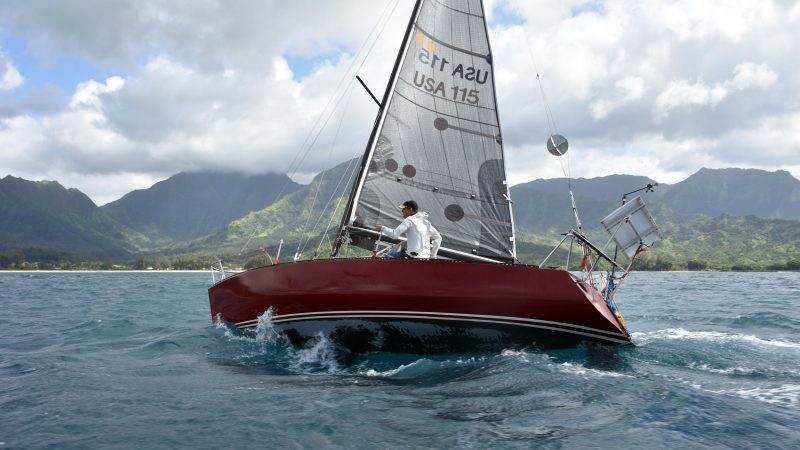 maroon Express 27 sails into Hanalei Bay