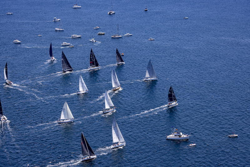 The Tuesday starters had sunshine and a nice breezed to get them all out past Catalina with one or two short tacks.