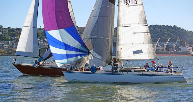 Hobie 33 with spinnaker set