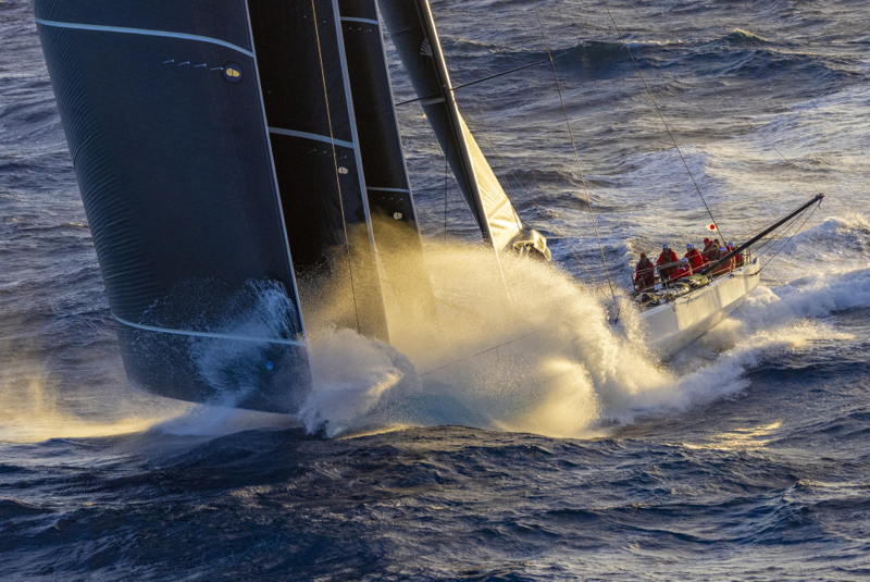 Bryon Ehrhart's Juan K 88, Lucky, screams toward the finish off Diamond Head.