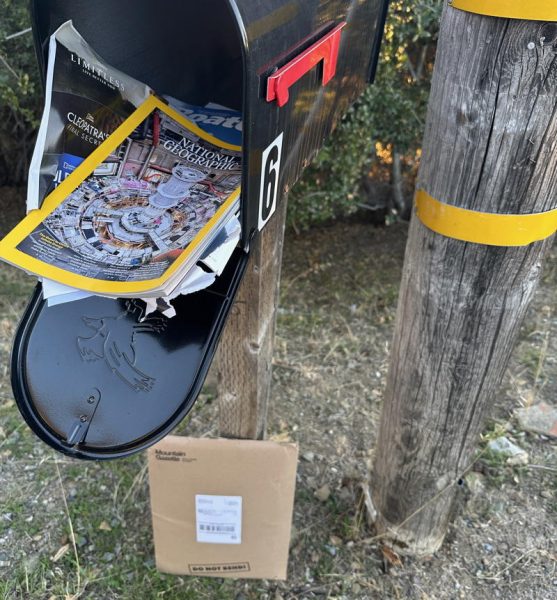 One of the best mailbox trips of the year - Mountain Gazette (which doesn't fit in a mailbox) and National Geographic.