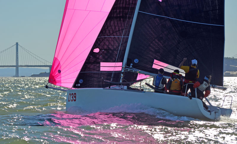 Melges 24 with hot pink spinnaker