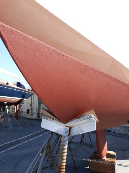 It's amazing how good the bottom of a 1977 Catalina 27 can look with some loving attention.