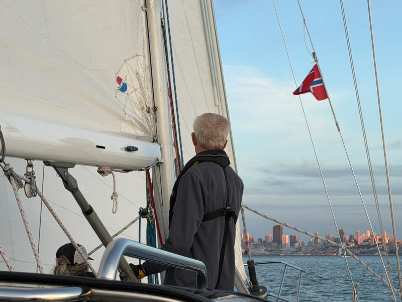 Sometimes all you need to see the wind is a Norwegian flag duct taped to the shrouds. 