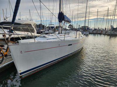 01_01_Exterior_Bow_Quarter_Port_Marina