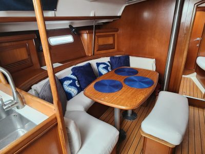 07_22_Interior_Dinette_Wide