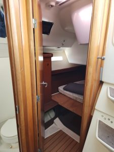 10_50_Aft_Cabin_Entry
