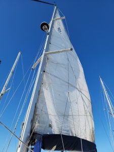 19_14_Rig_Main_Sail_From_Deck