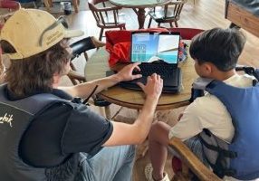 Tristen,the instructor, shows how the simulator can make sail trim fun.