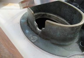3. The chain lead and retainer