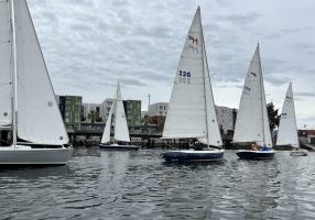 The newly formed San Francisco Bay Harbor 20 fleet races at Encinal Yacht Club.