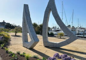 The new sculpture by the harbor. 