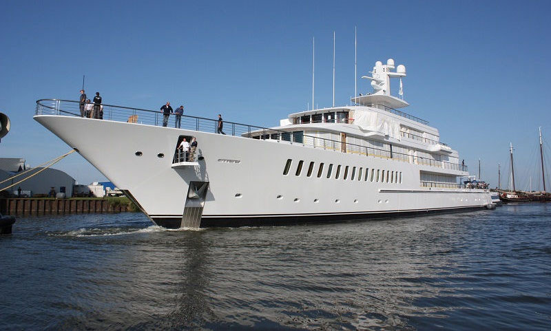Larry shop ellison yacht